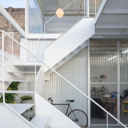 Proyecto Mutan workshop and showroom